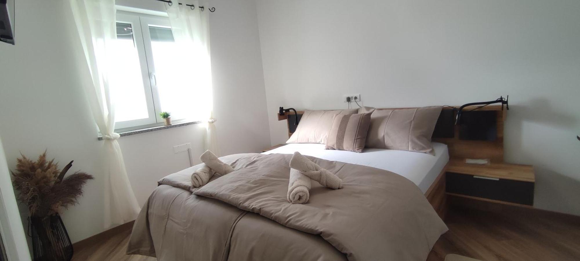 Sunny Oasis Apartment - High Ground Floor With Sunny Terrace & Private Garden!! Μεντουλίν Εξωτερικό φωτογραφία