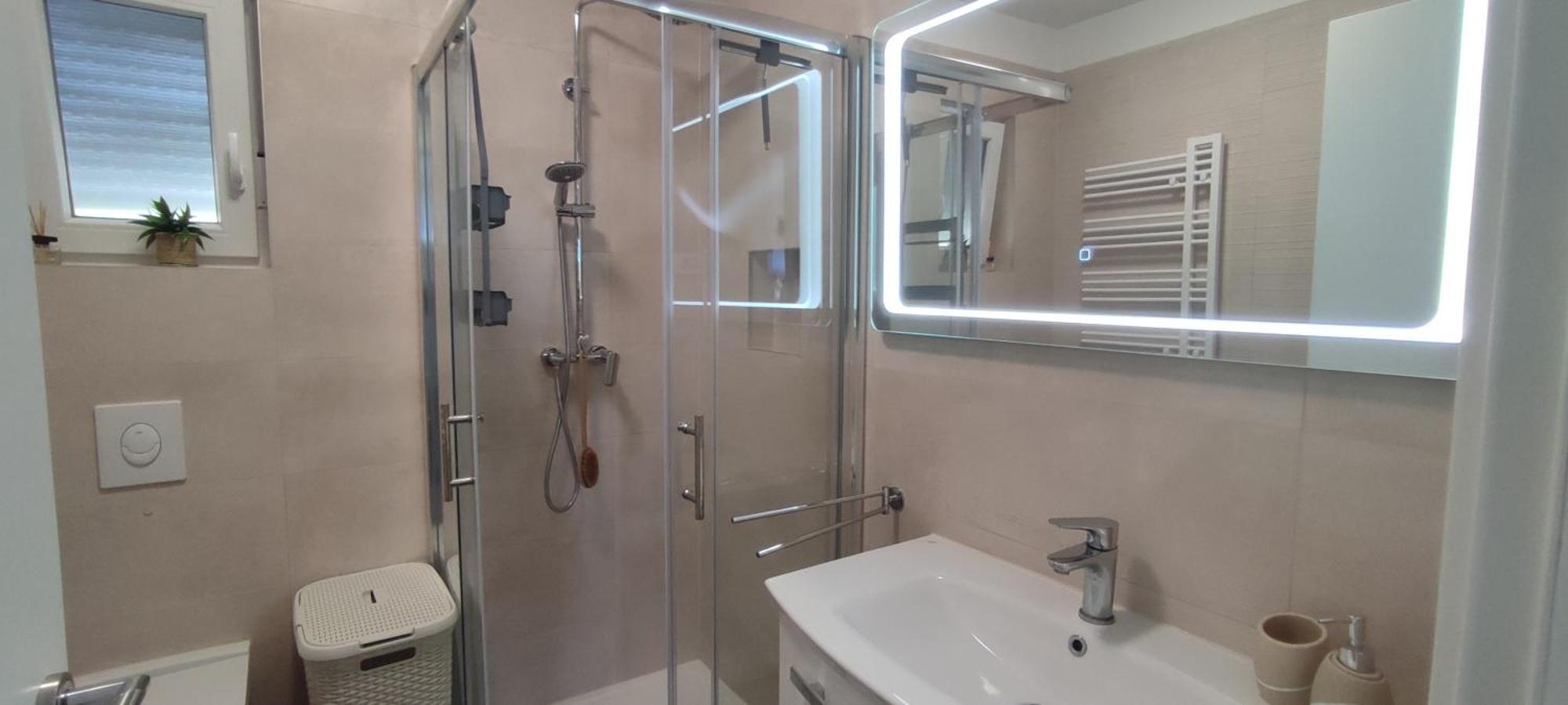 Sunny Oasis Apartment - High Ground Floor With Sunny Terrace & Private Garden!! Μεντουλίν Εξωτερικό φωτογραφία