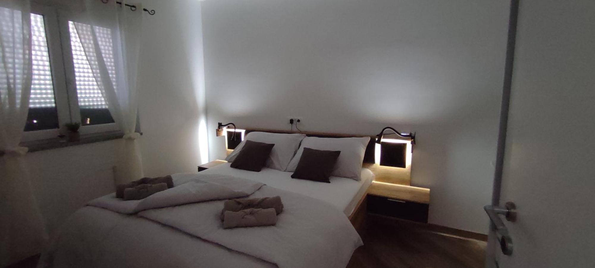 Sunny Oasis Apartment - High Ground Floor With Sunny Terrace & Private Garden!! Μεντουλίν Εξωτερικό φωτογραφία