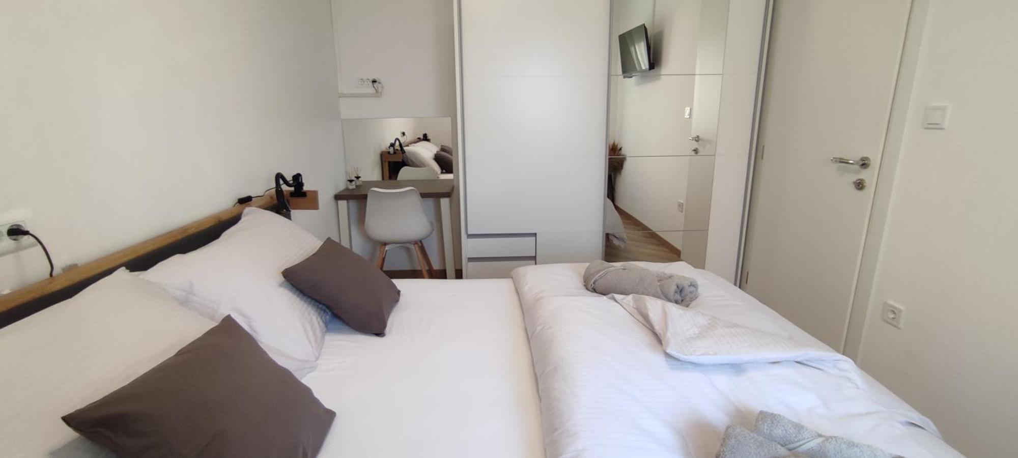 Sunny Oasis Apartment - High Ground Floor With Sunny Terrace & Private Garden!! Μεντουλίν Εξωτερικό φωτογραφία